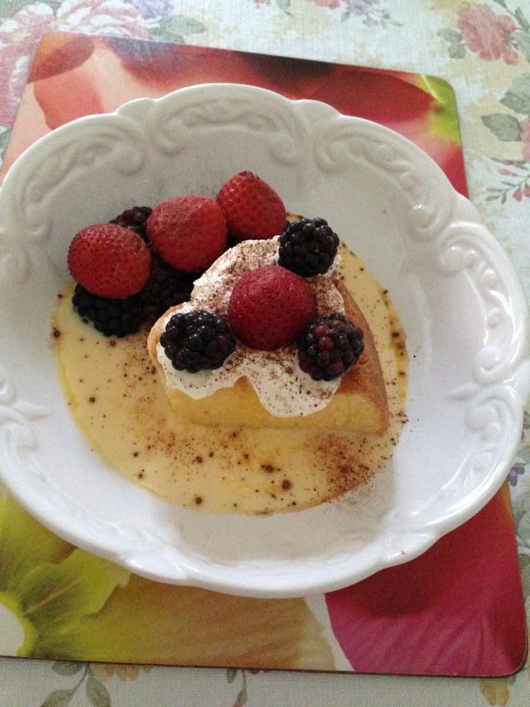 Turn a day old Portuguse Poa De Long Sponge Cake in to Trifle